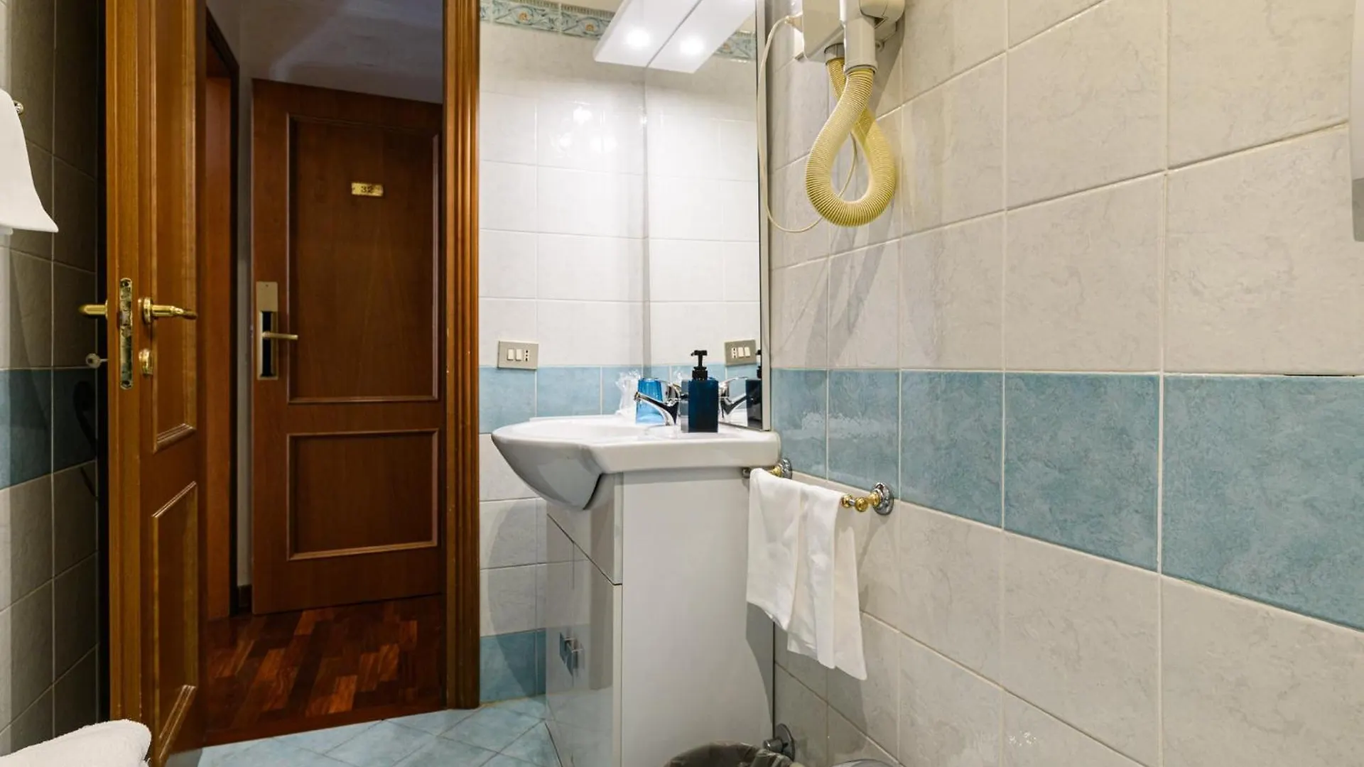 *** Guest house Domus Julia Hotel Rome Italy