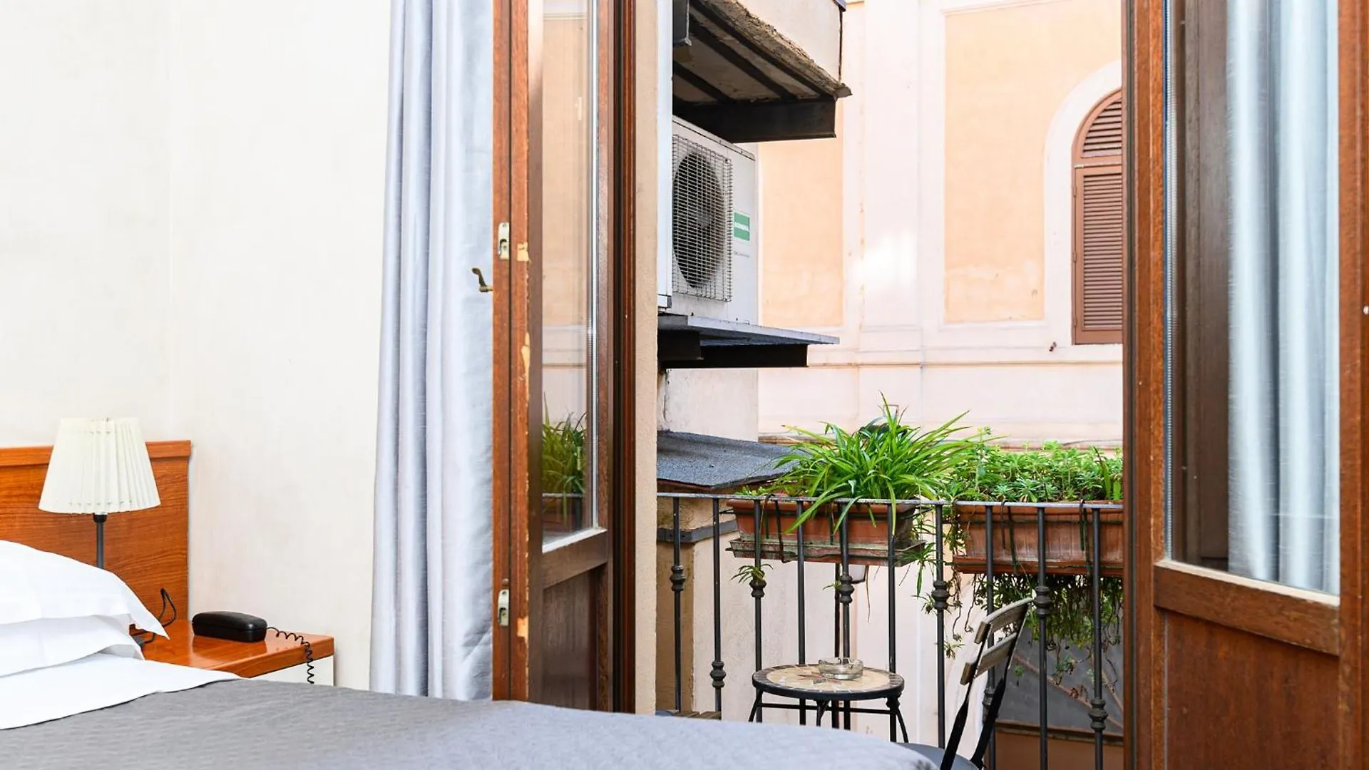 Domus Julia Hotel Rome Guest house